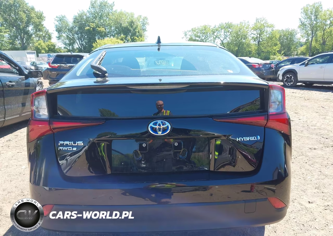 2019 Toyota Prius Le VIN:JTDL9RFU1K3012130 - 16