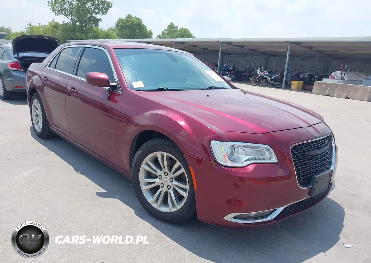 2018 Chrysler 300 Touring L VIN:2C3CCAAG7JH130171 - 6