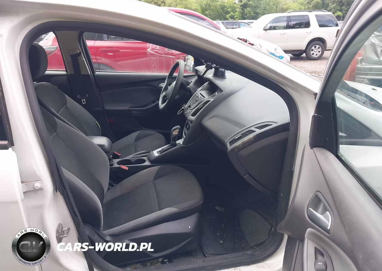 2014 Ford Focus Se VIN:1FADP3F26EL335556 - 5