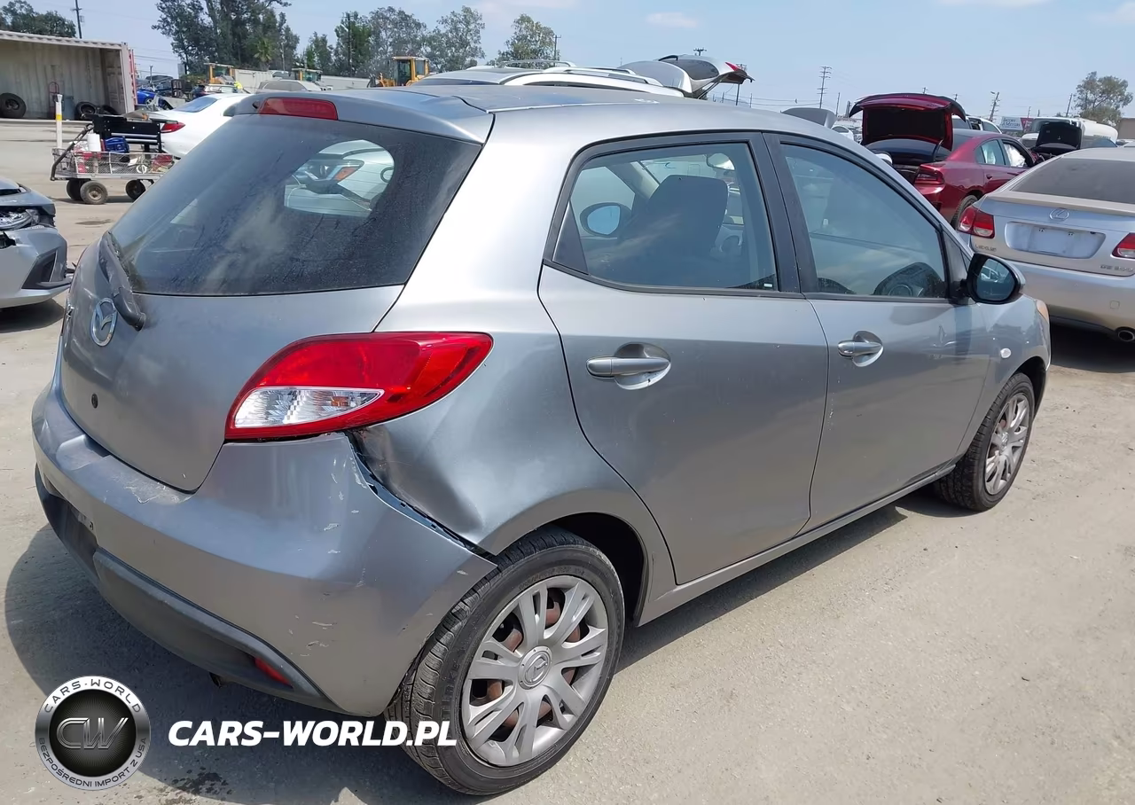 2011 Mazda Mazda2 Sport VIN:JM1DE1HYXB0123407 - 4