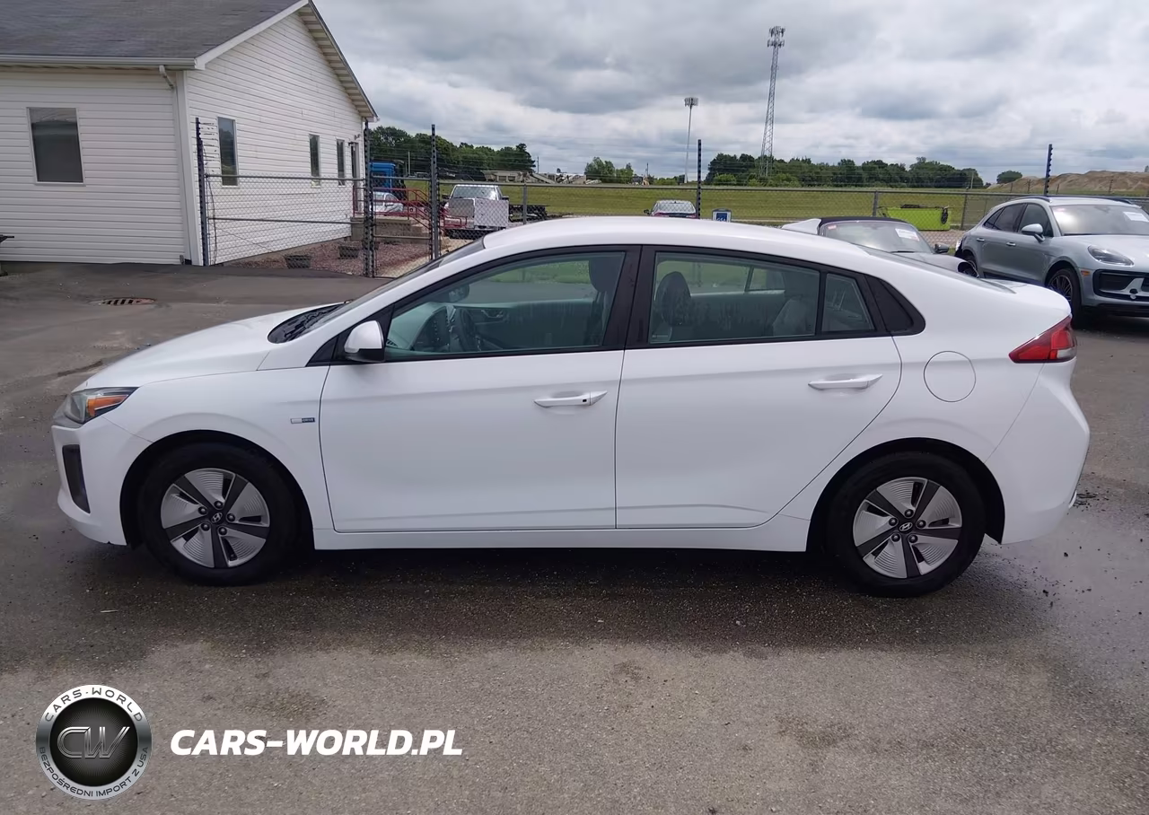 2020 Hyundai Ioniq Hybrid Blue VIN:KMHC65LC8LU219778 - 19