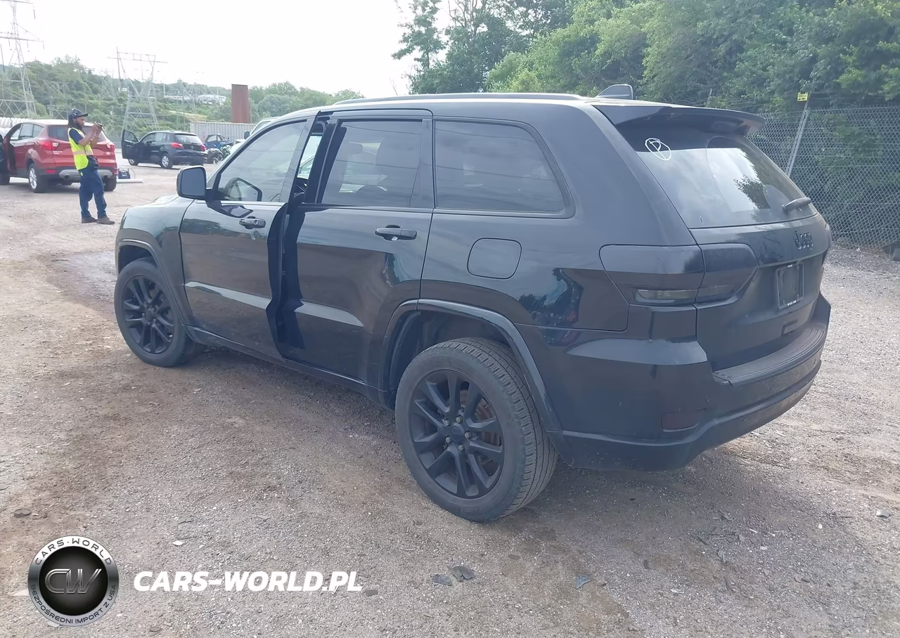 2019 Jeep Grand Cherokee Altitude 4X4 VIN:1C4RJFAG1KC562204 - 3