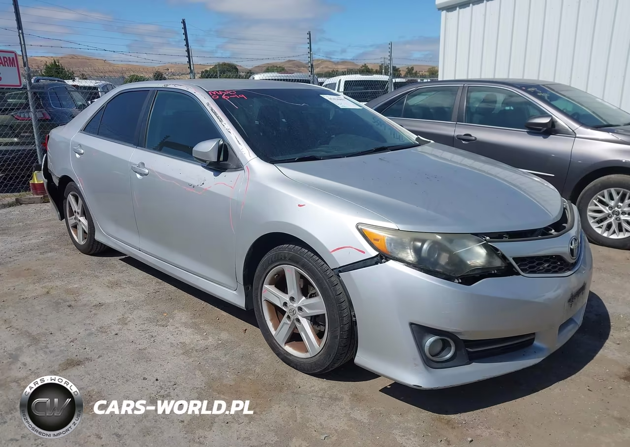 2014 Toyota Camry Se – zdjęcie 1 z 16