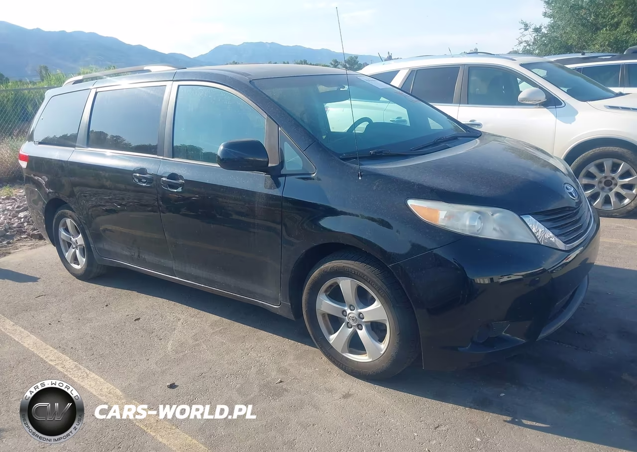 2011 Toyota Sienna Le V6 – zdjęcie 1 z 16