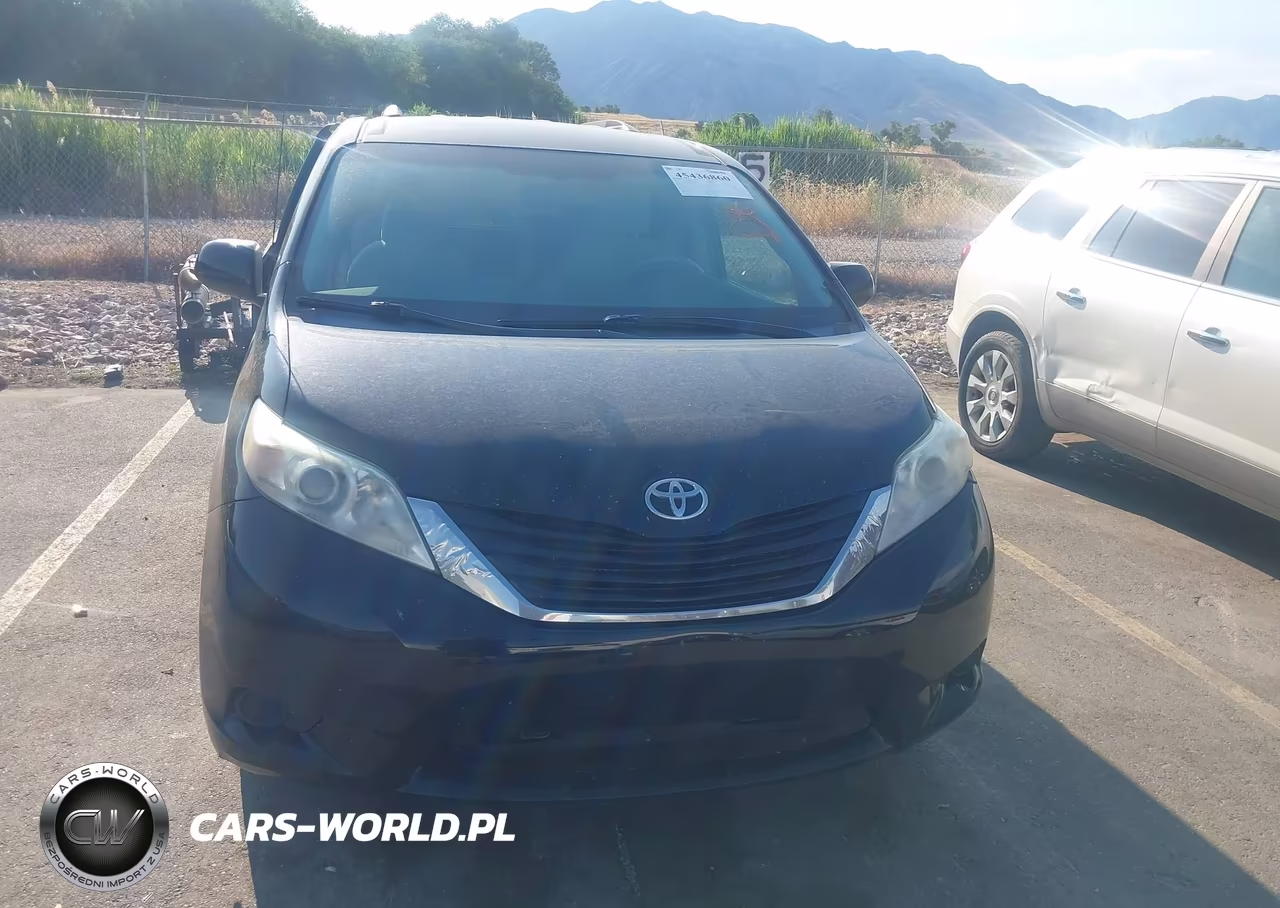 2011 Toyota Sienna Le V6 VIN:5TDKK3DCXBS025089 - 12