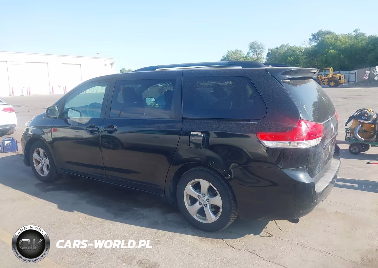 2011 Toyota Sienna Le V6 VIN:5TDKK3DCXBS025089 - 14