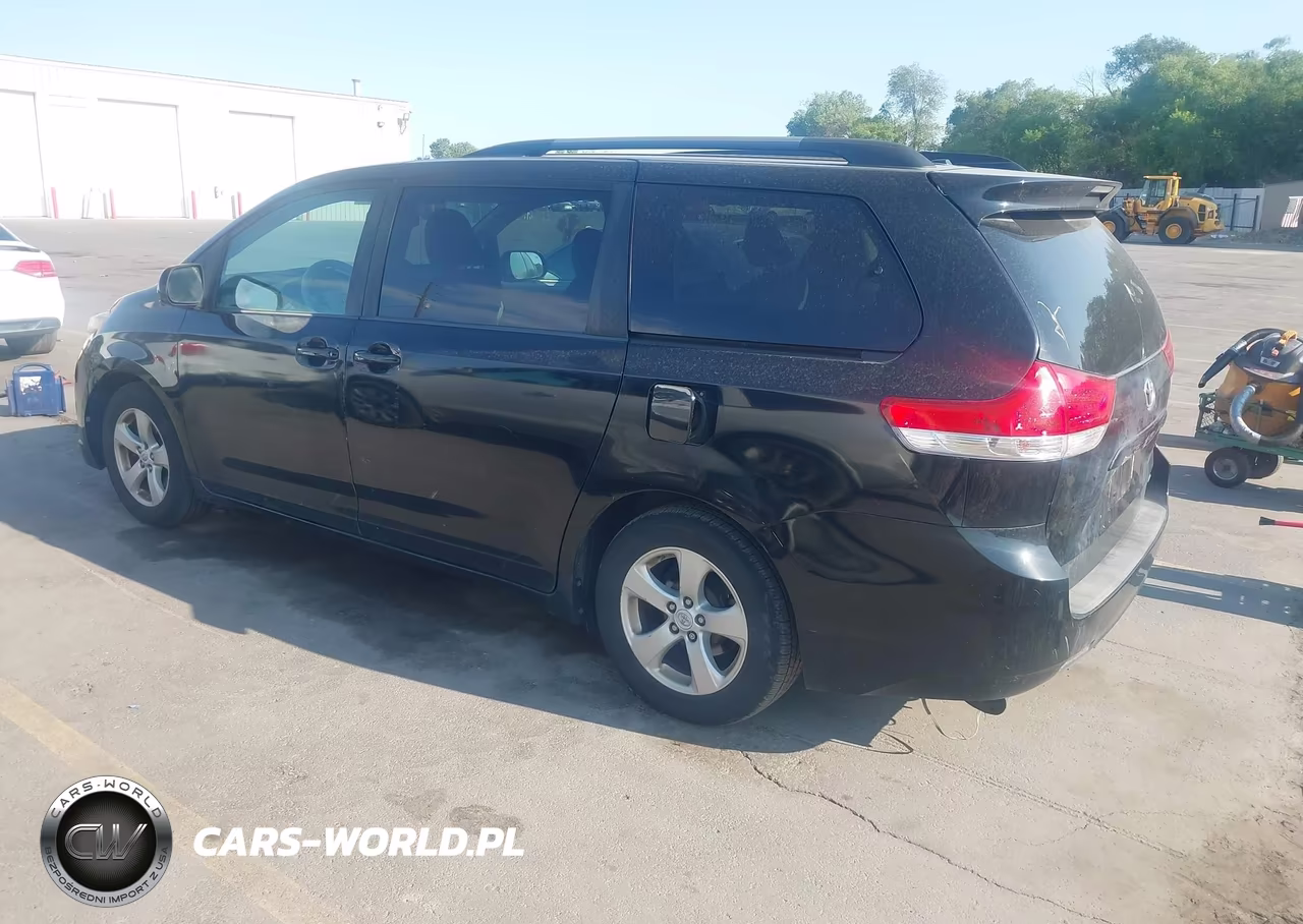 2011 Toyota Sienna Le V6 VIN:5TDKK3DCXBS025089 - 3