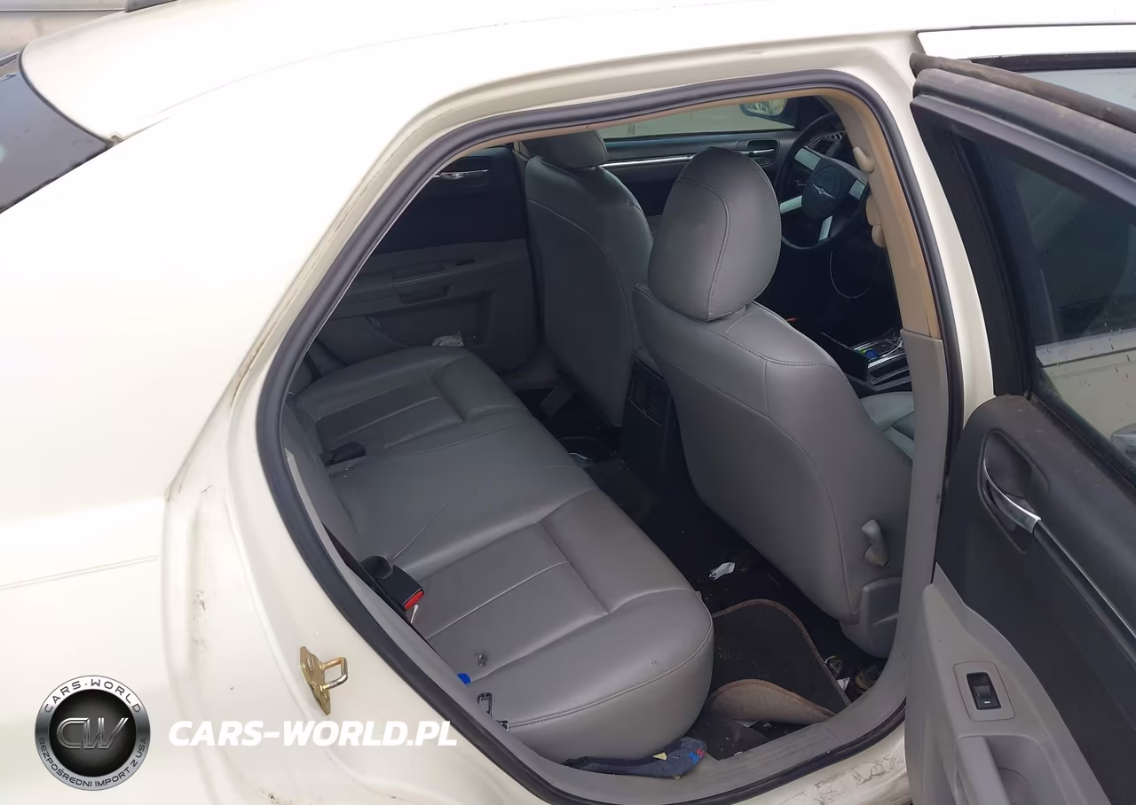 2006 Chrysler 300 Touring VIN:2C3KA53G76H458204 - 8