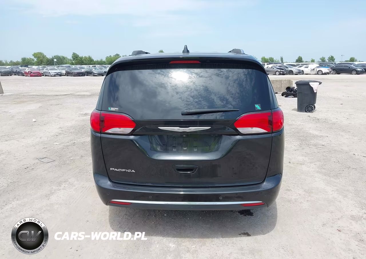 2017 Chrysler Pacifica Touring-L Plus VIN:2C4RC1EG6HR644498 - 16