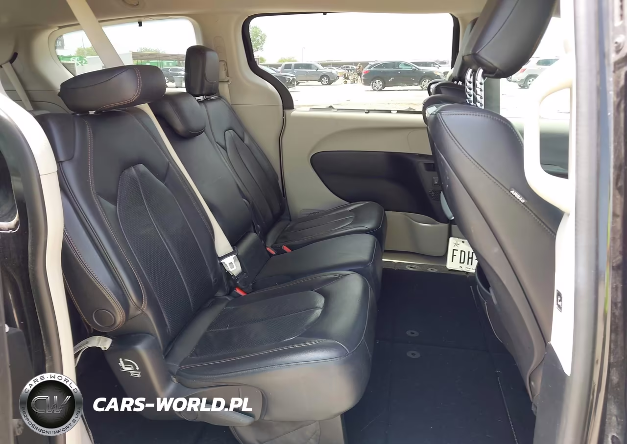 2017 Chrysler Pacifica Touring-L Plus VIN:2C4RC1EG6HR644498 - 8