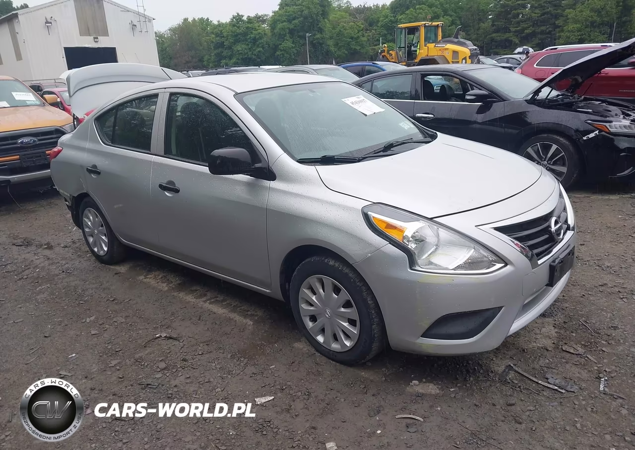 2015 Nissan Versa 1.6 S+ – zdjęcie 1 z 11