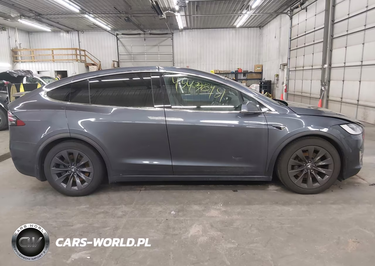 2018 Tesla Model X VIN:5YJXCDE22JF136995 - 14