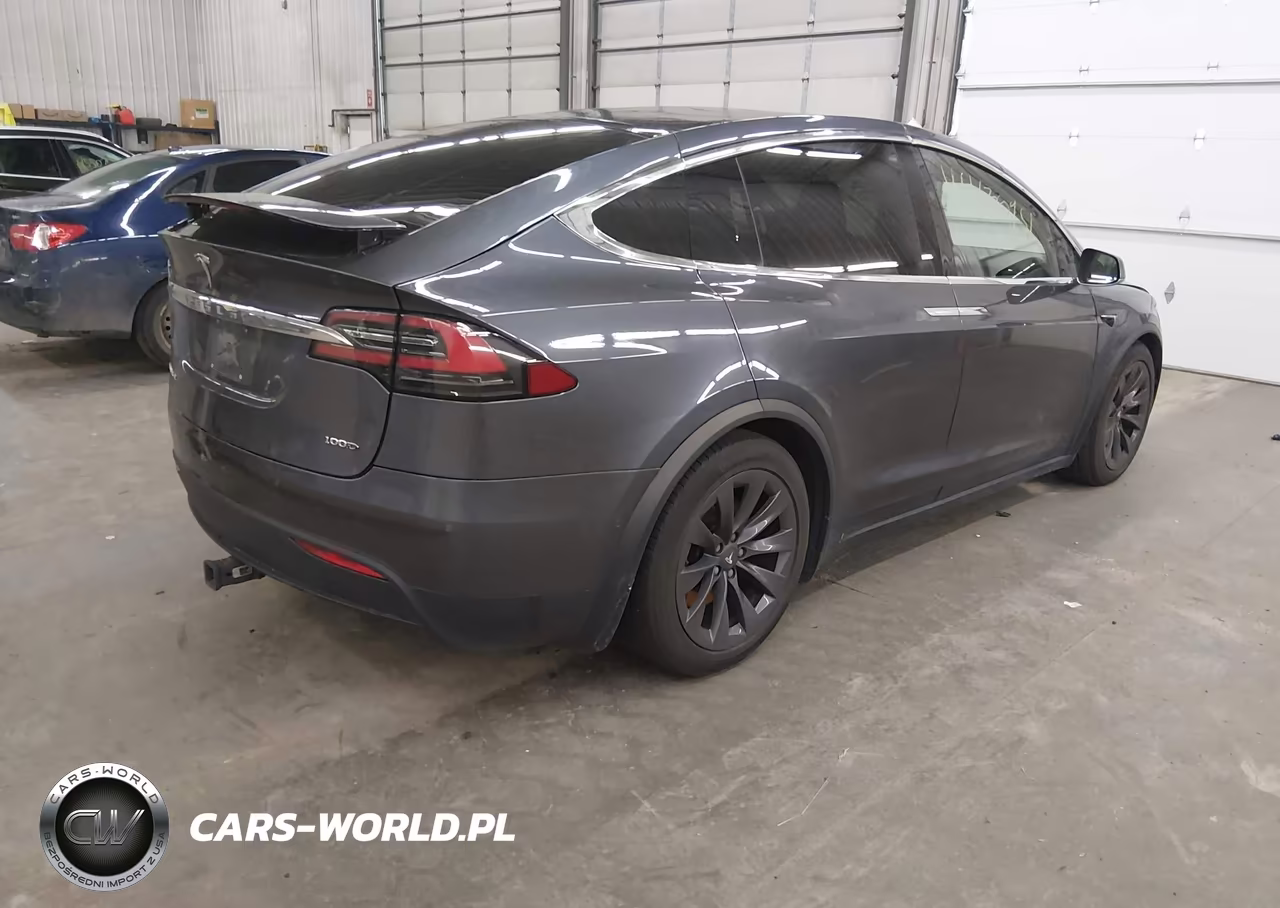 2018 Tesla Model X VIN:5YJXCDE22JF136995 - 4