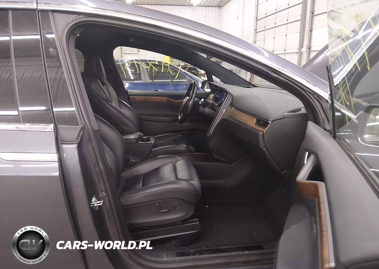 2018 Tesla Model X VIN:5YJXCDE22JF136995 - 5
