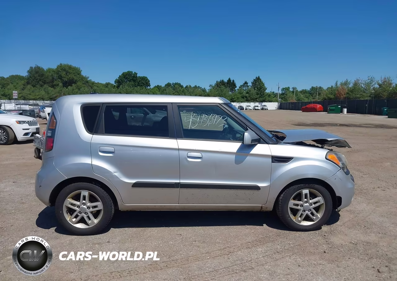 2010 Kia Soul + VIN:KNDJT2A29A7145182 - 13