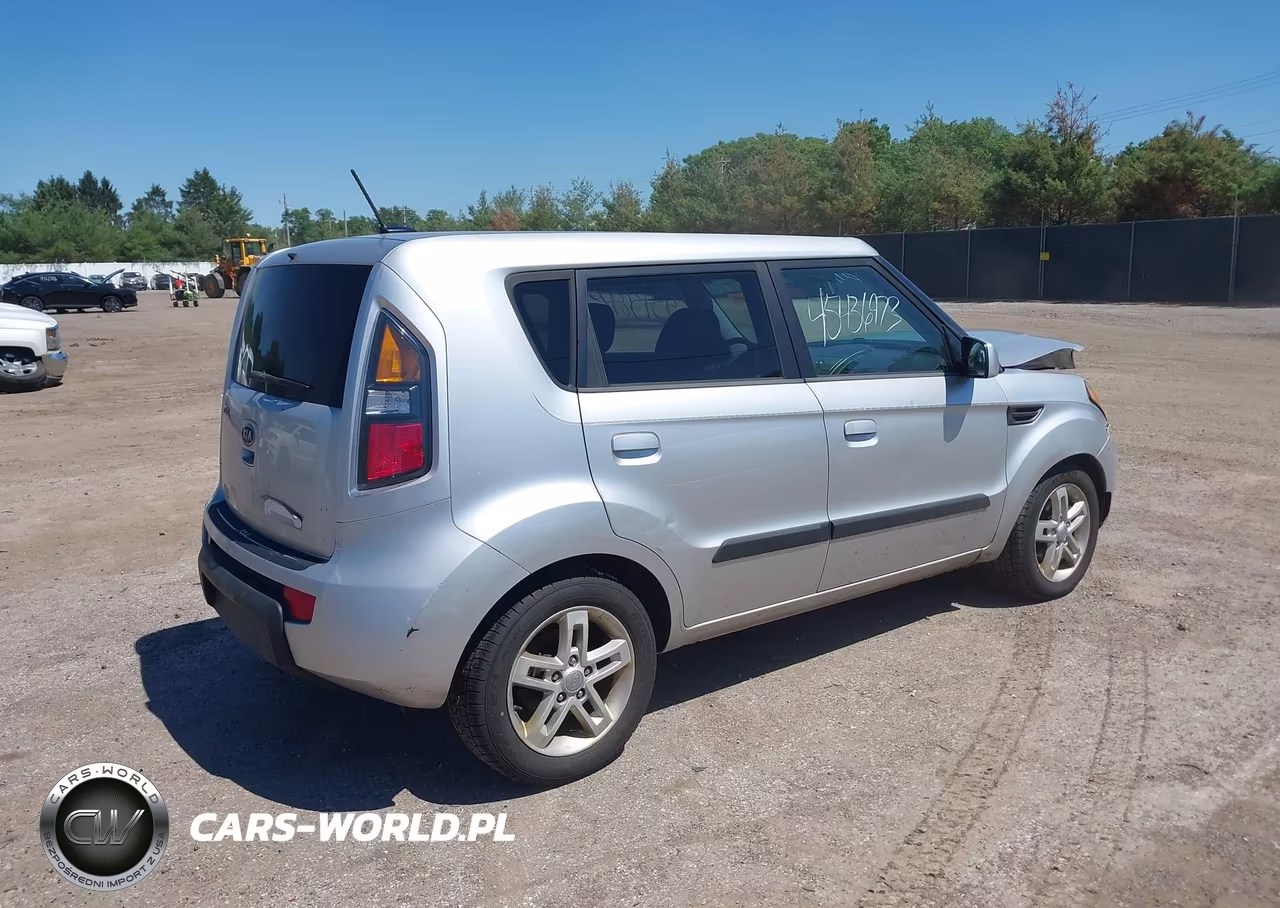 2010 Kia Soul + VIN:KNDJT2A29A7145182 - 4