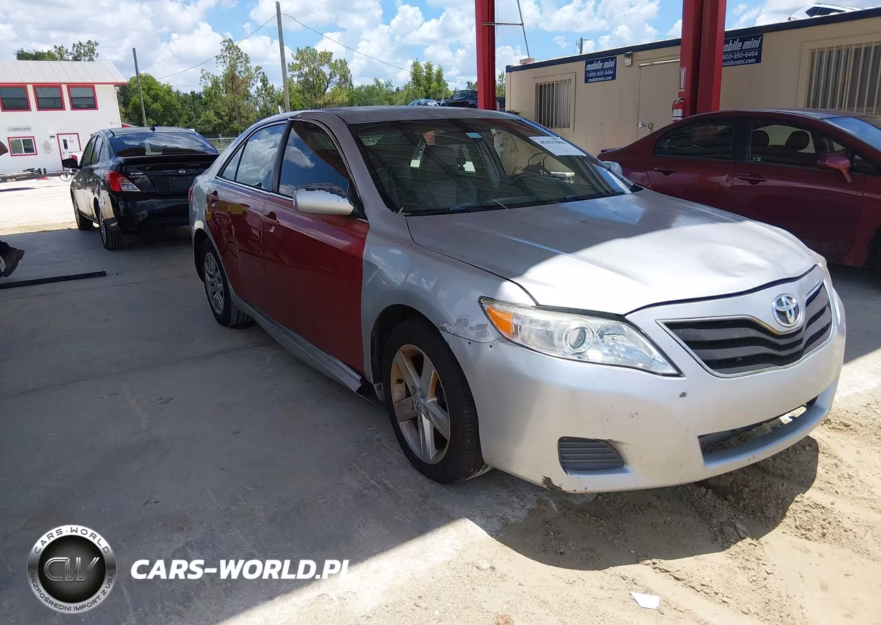 2011 Toyota Camry Le – zdjęcie 1 z 11