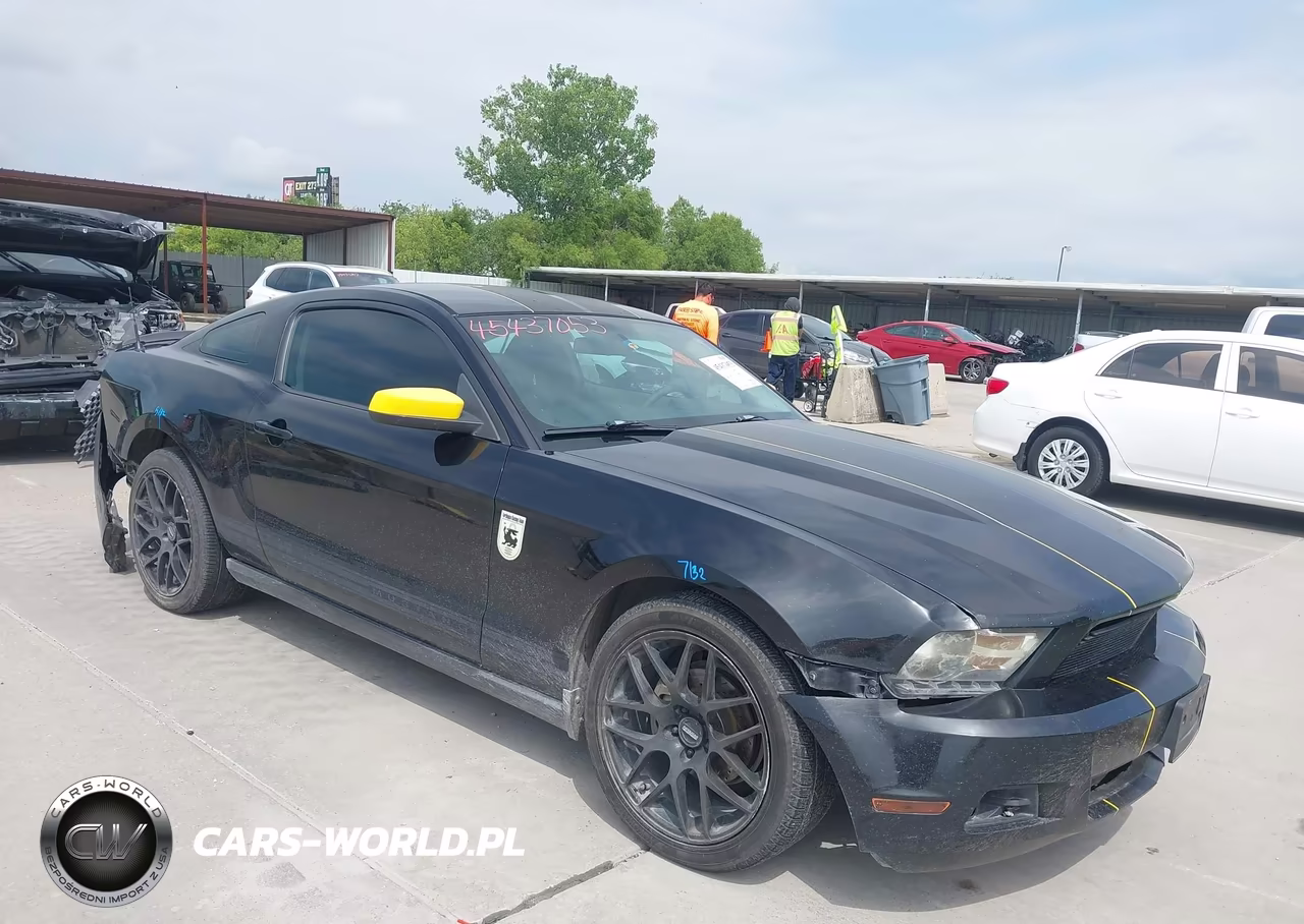 2010 Ford Mustang V6-V6 Premium