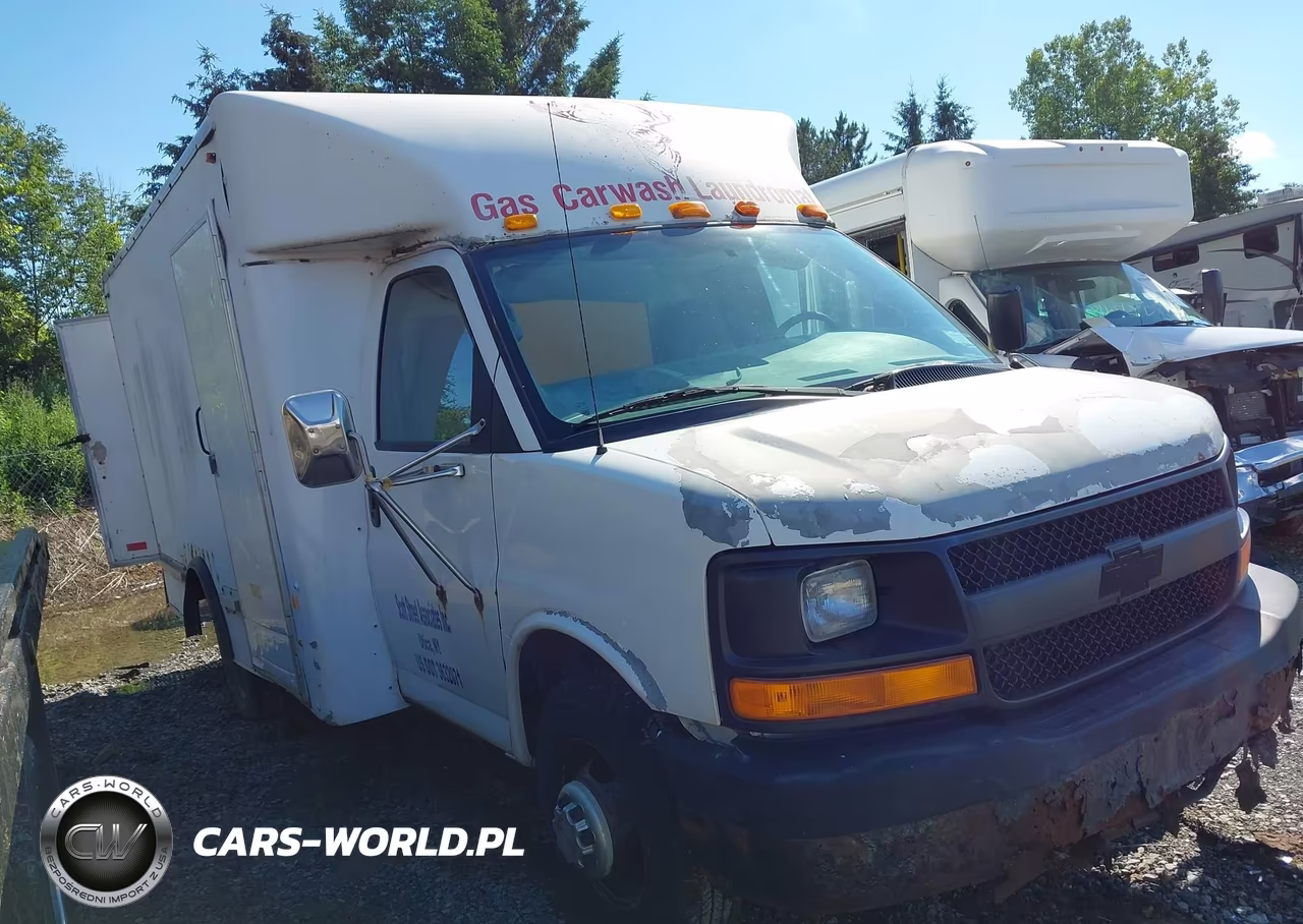 2004 Chevrolet Express Cutaway Base W-C7L-C7N