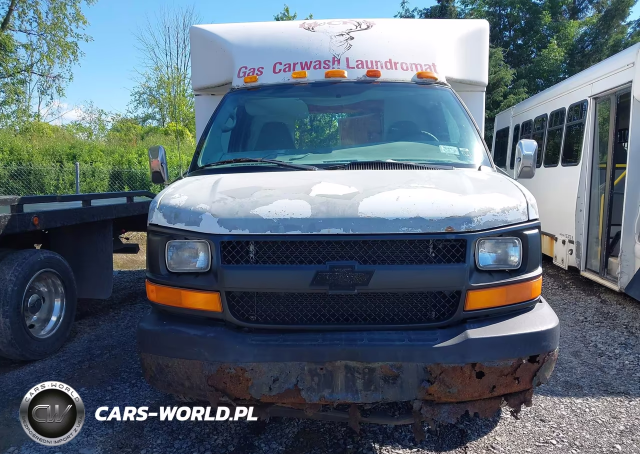 2004 Chevrolet Express Cutaway Base W-C7L-C7N VIN:1GBJG31U341130331 - 12