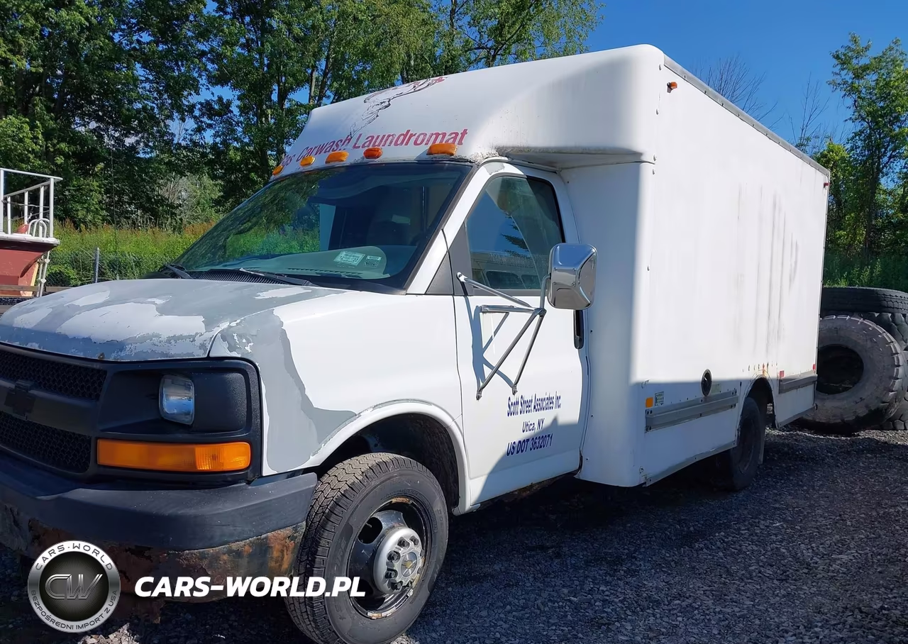 2004 Chevrolet Express Cutaway Base W-C7L-C7N VIN:1GBJG31U341130331 - 2