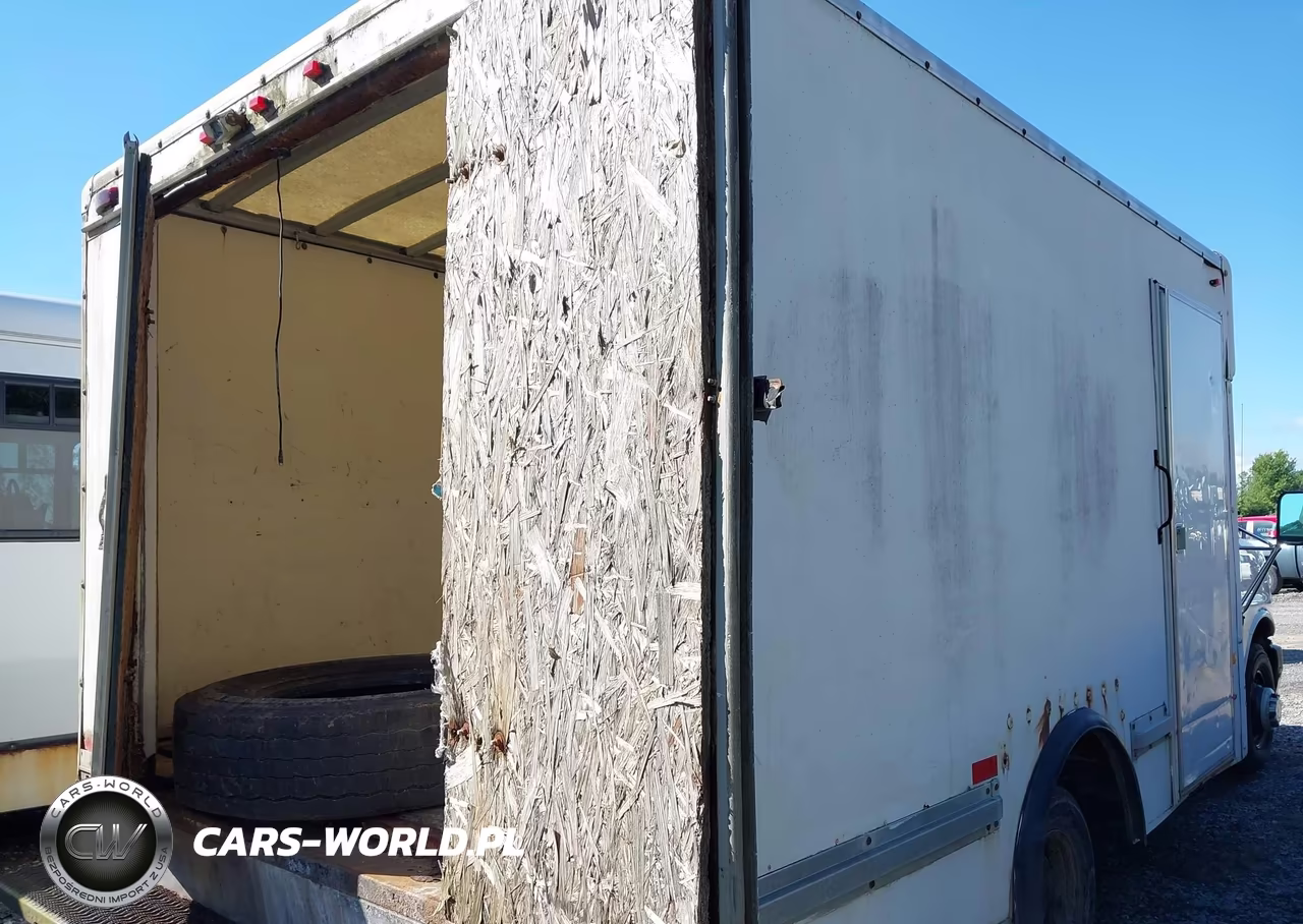 2004 Chevrolet Express Cutaway Base W-C7L-C7N VIN:1GBJG31U341130331 - 4