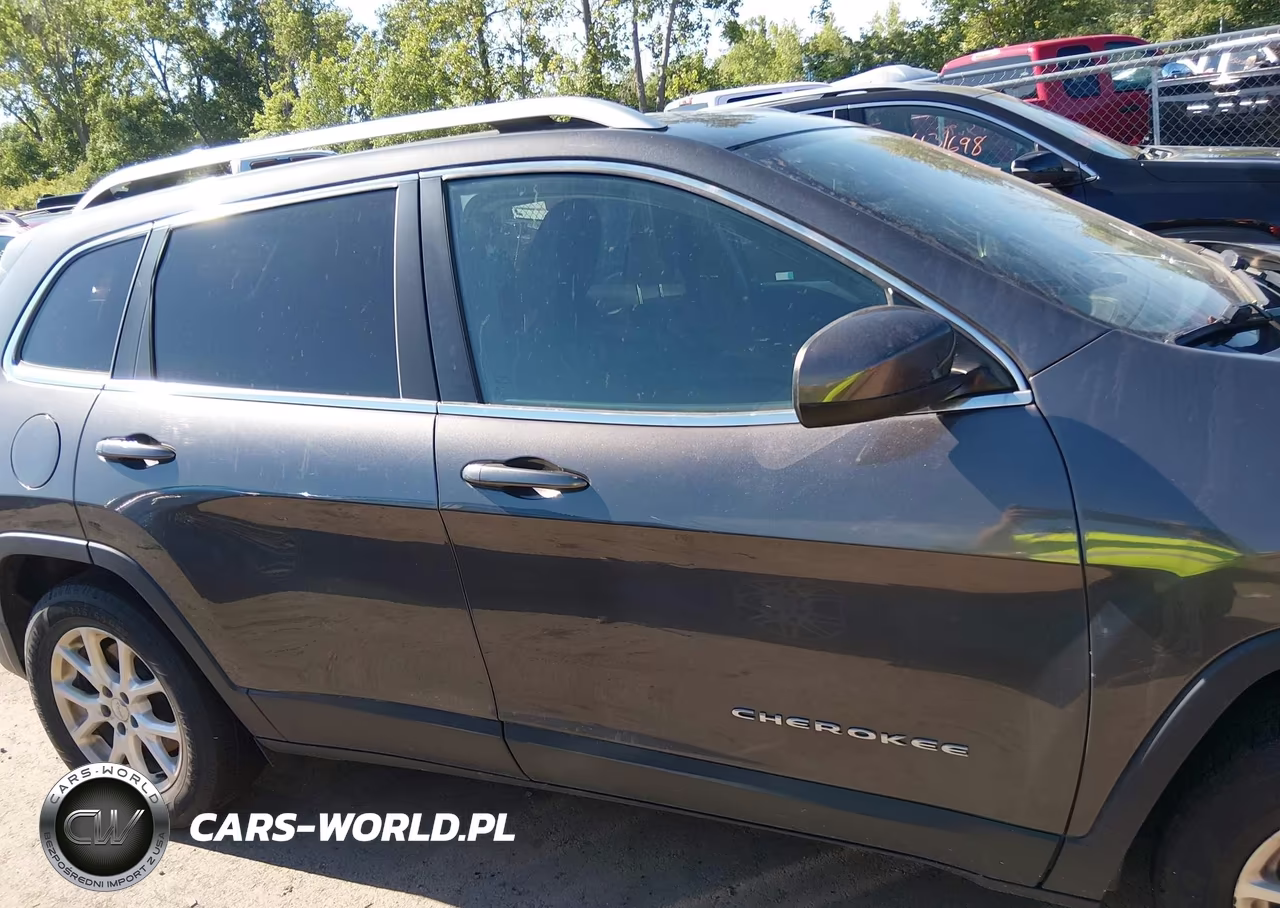 2015 Jeep Cherokee Latitude VIN:1C4PJMCS2FW768293 - 14