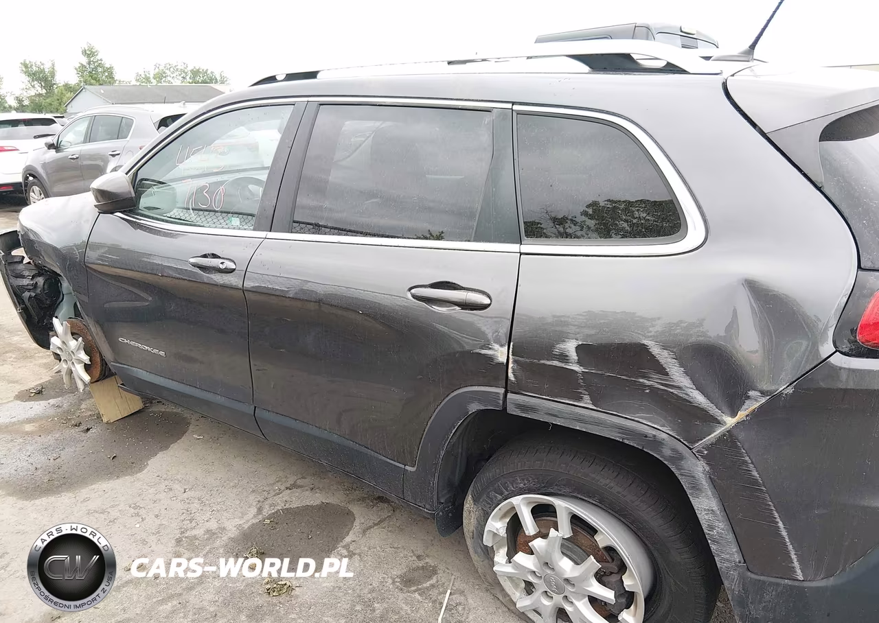 2015 Jeep Cherokee Latitude VIN:1C4PJMCS2FW768293 - 15