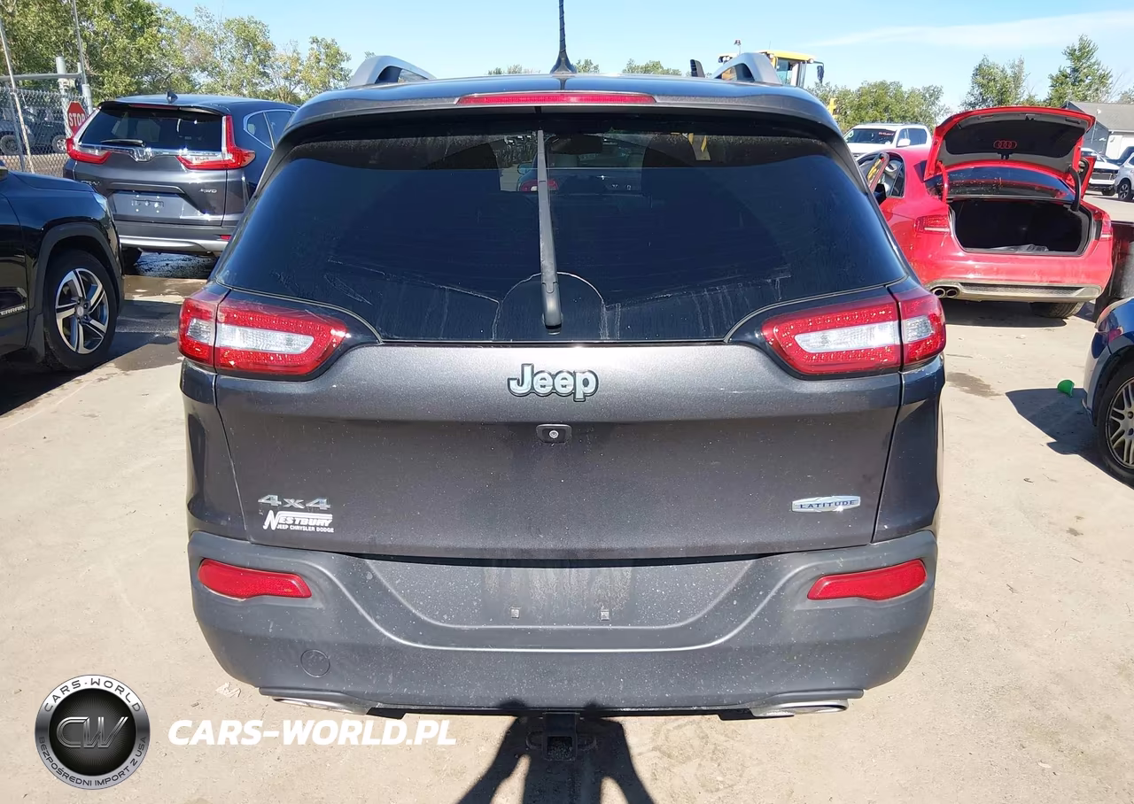 2015 Jeep Cherokee Latitude VIN:1C4PJMCS2FW768293 - 17