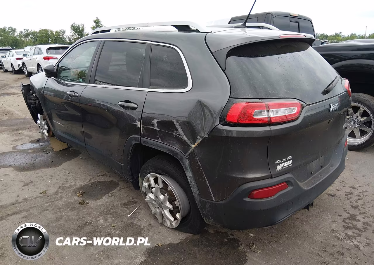 2015 Jeep Cherokee Latitude VIN:1C4PJMCS2FW768293 - 3