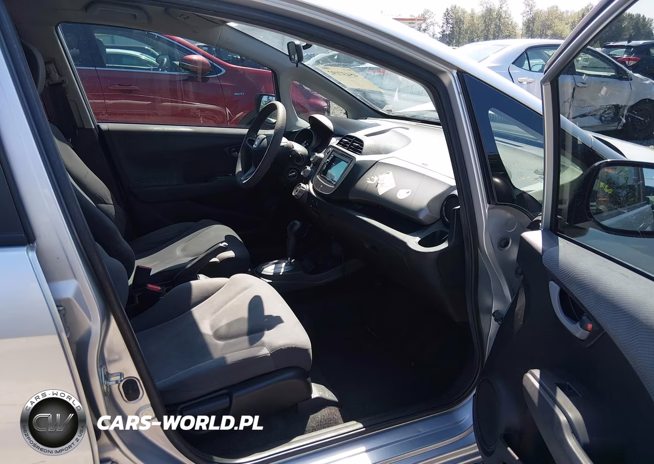 2011 Honda Fit VIN:JHMGE8H39BC015125 - 18