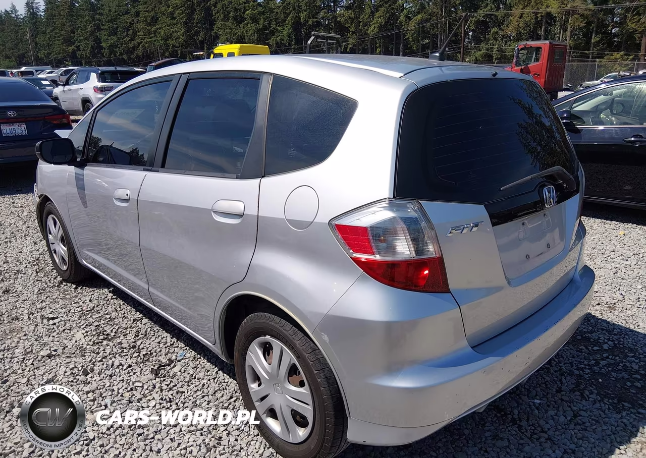 2011 Honda Fit VIN:JHMGE8H39BC015125 - 3