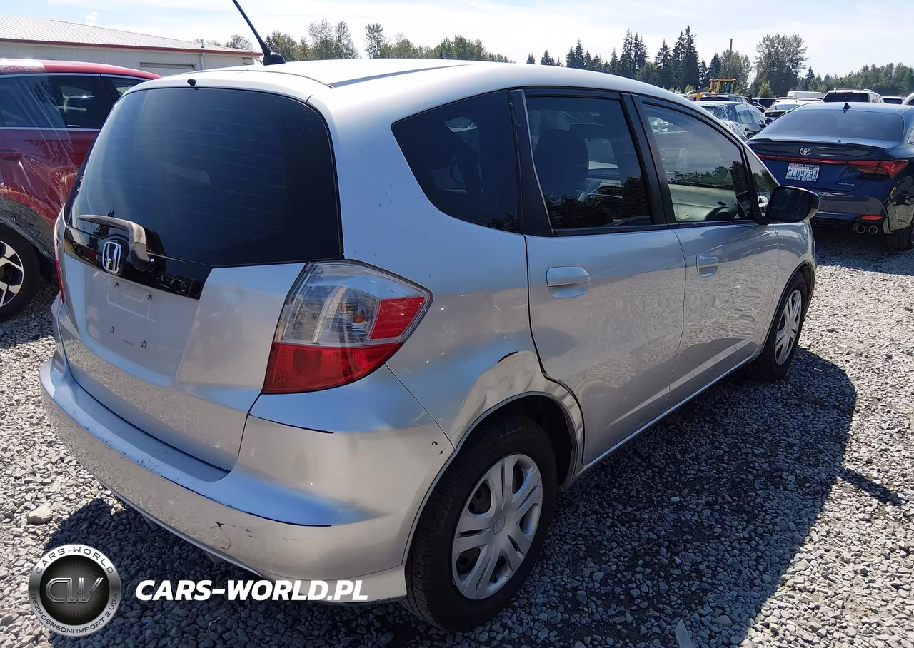 2011 Honda Fit VIN:JHMGE8H39BC015125 - 4