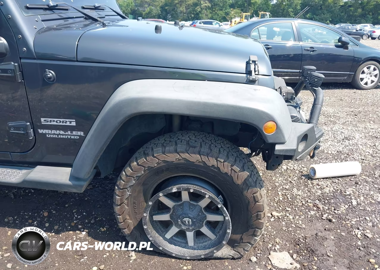 2010 Jeep Wrangler Unlimited Sport VIN:1J4BA3H10AL142458 - 17