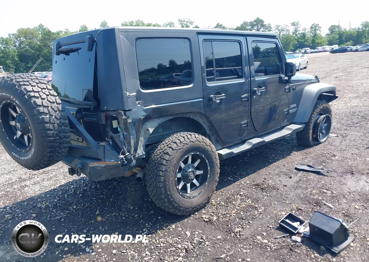 2010 Jeep Wrangler Unlimited Sport VIN:1J4BA3H10AL142458 - 4