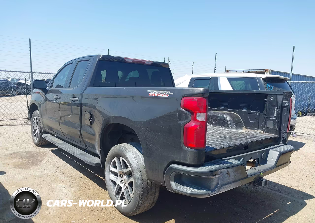 2019 Chevrolet Silverado 1500 Custom Trail Boss VIN:1GCRYCEH1KZ268053 - 3