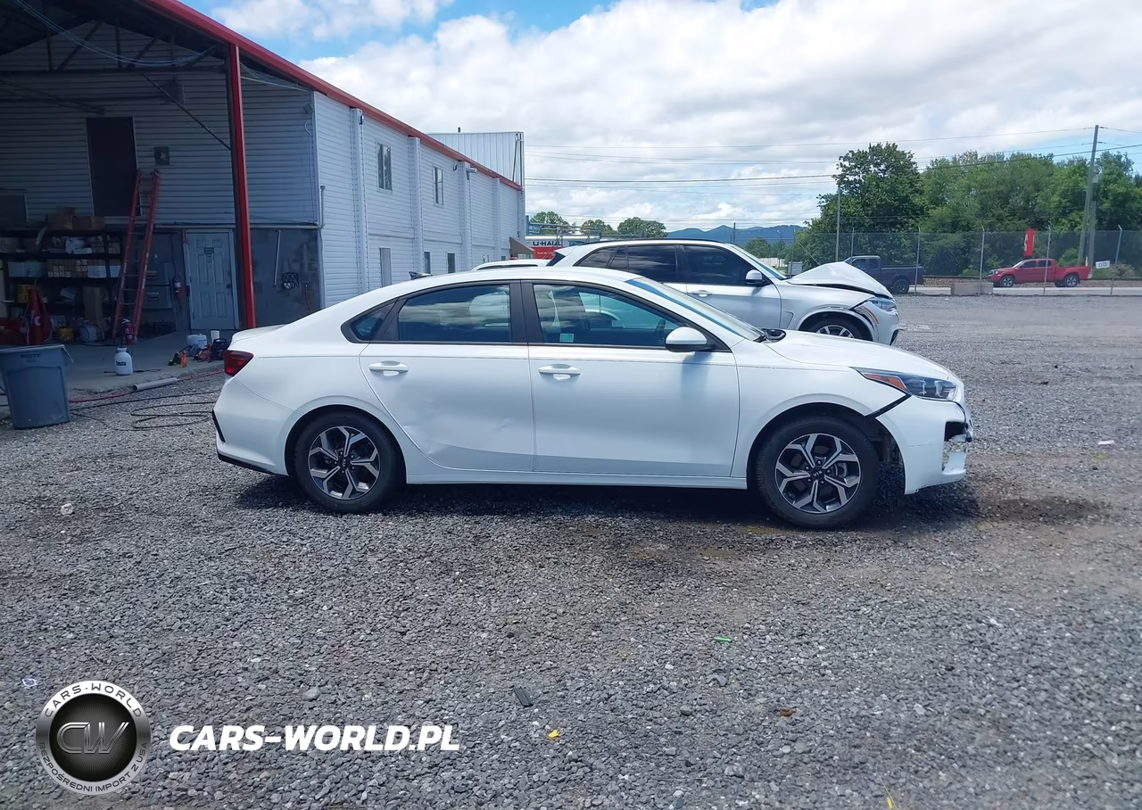 2021 Kia Forte Lxs VIN:3KPF24AD4ME289183 - 13