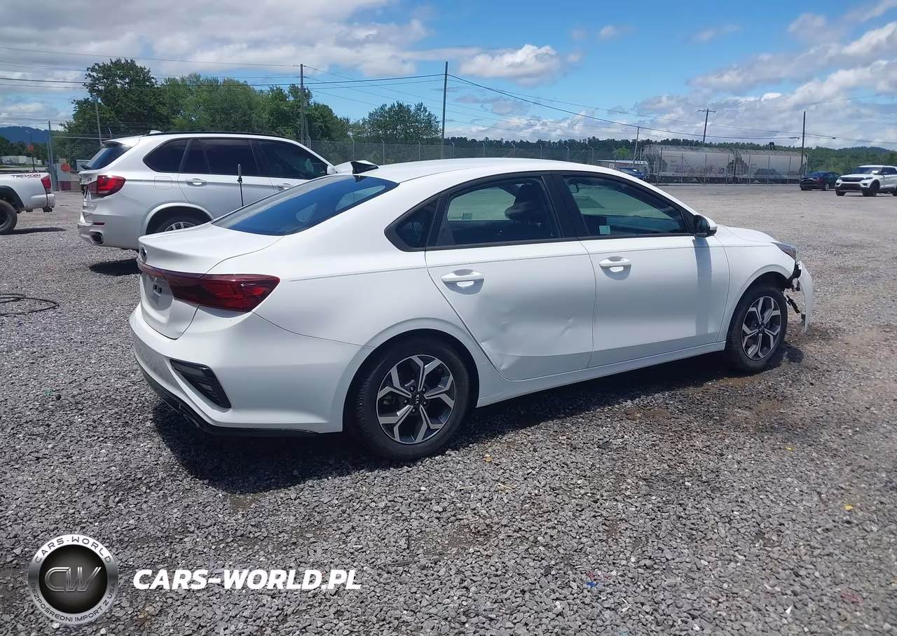 2021 Kia Forte Lxs VIN:3KPF24AD4ME289183 - 4