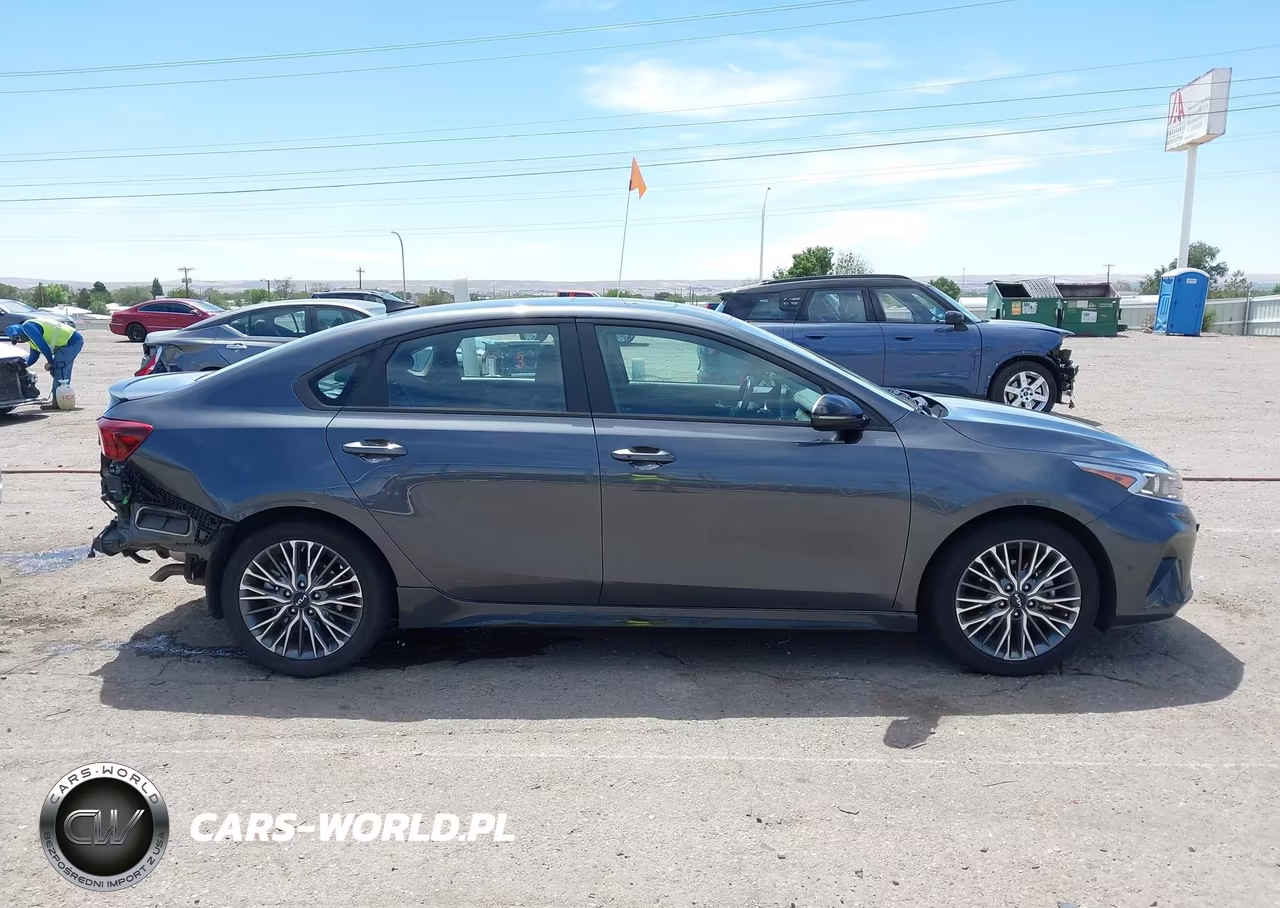 2023 Kia Forte Gt-Line VIN:3KPF54AD7PE597671 - 13