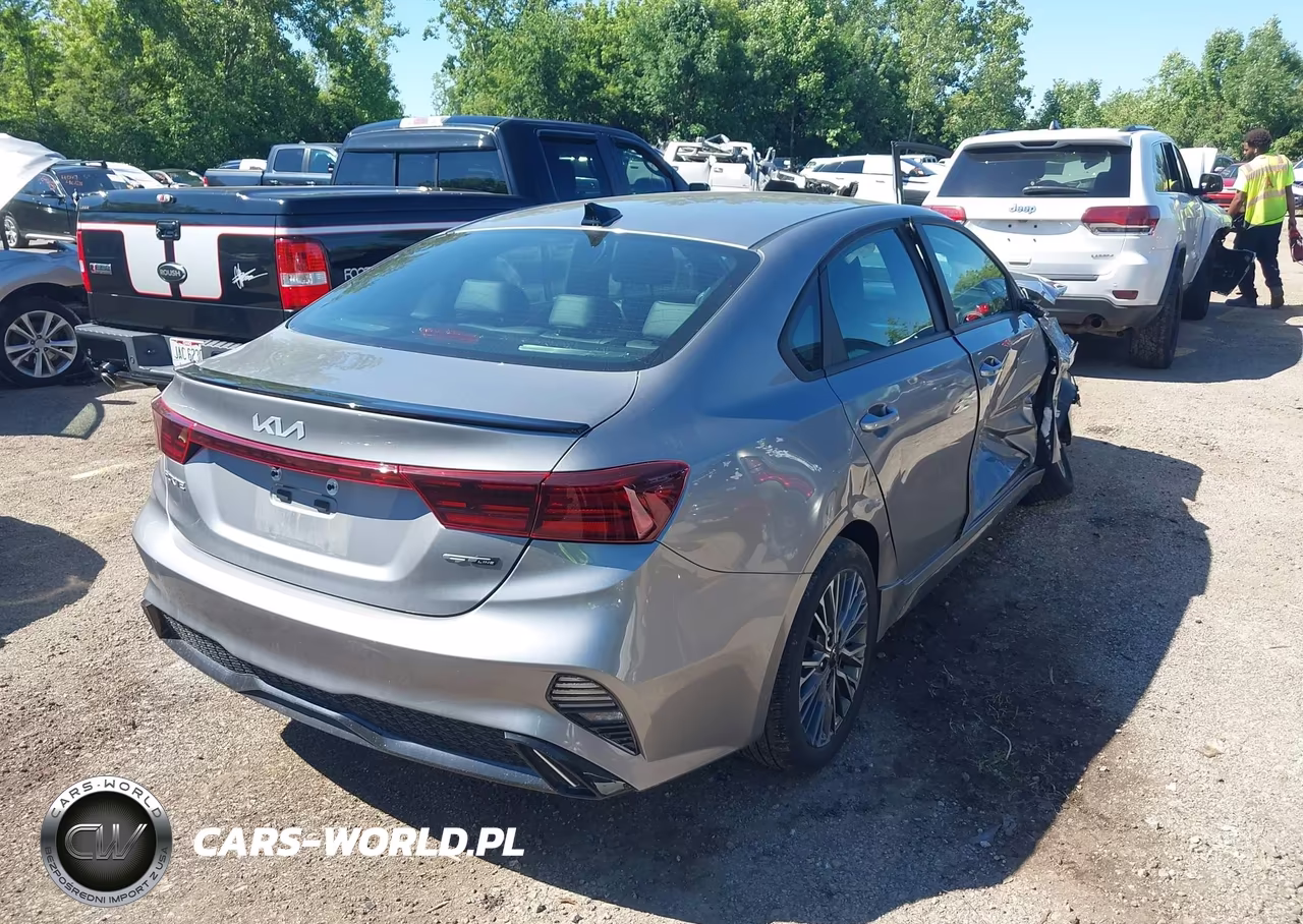 2024 Kia Forte Gt-Line VIN:3KPF54AD0RE785175 - 4