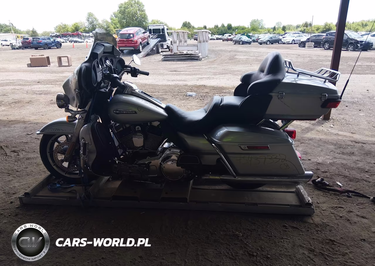 2015 Harley-Davidson Flhtcu Ultra Classic Electra Gld VIN:1HD1FCM1XFB687880 - 13