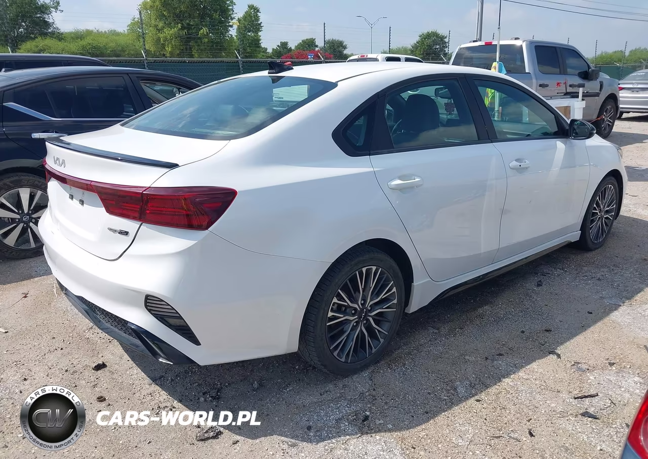 2024 Kia Forte Gt-Line VIN:3KPF54ADXRE718180 - 4