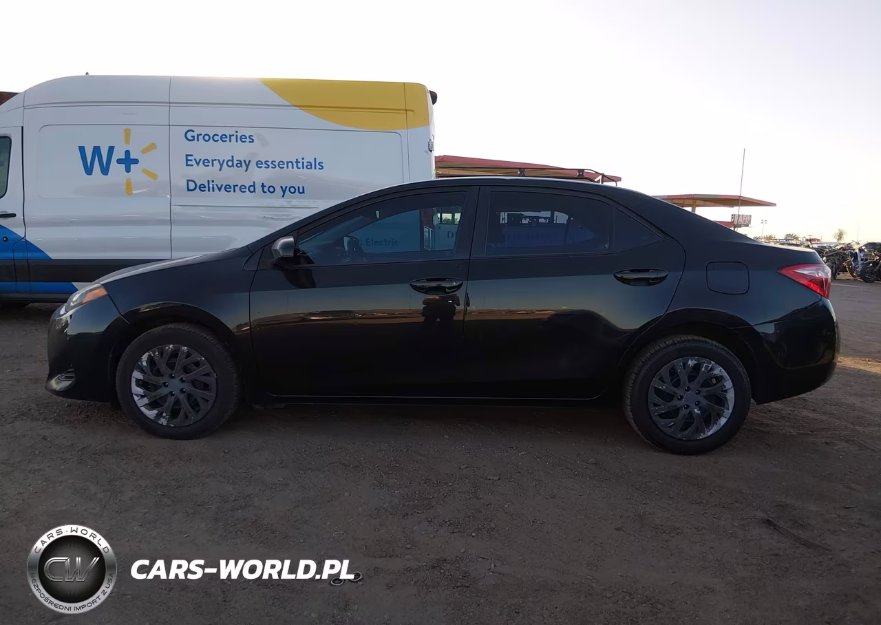 2018 Toyota Corolla Le VIN:2T1BURHE1JC081146 - 14