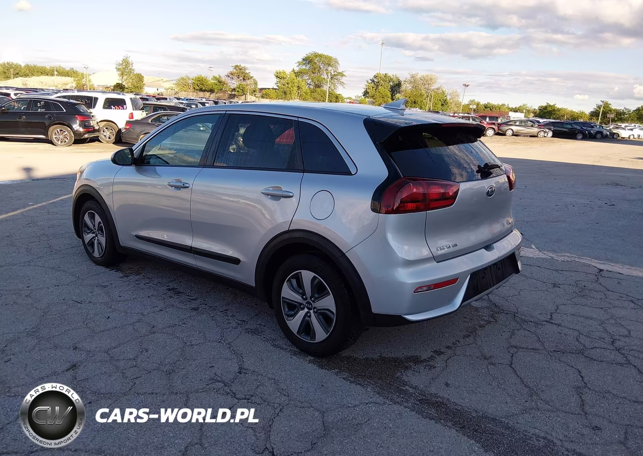 2018 Kia Niro Fe VIN:KNDCB3LC6J5160693 - 3