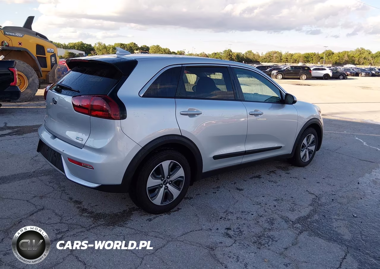 2018 Kia Niro Fe VIN:KNDCB3LC6J5160693 - 4