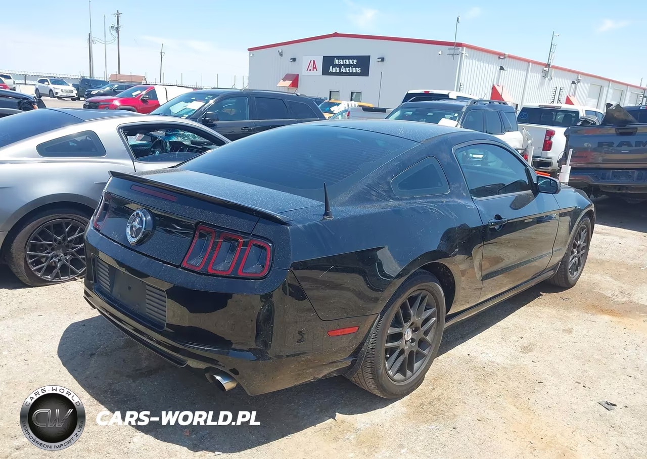 2014 Ford Mustang V6-V6 Premium VIN:1ZVBP8AM0E5266274 - 4