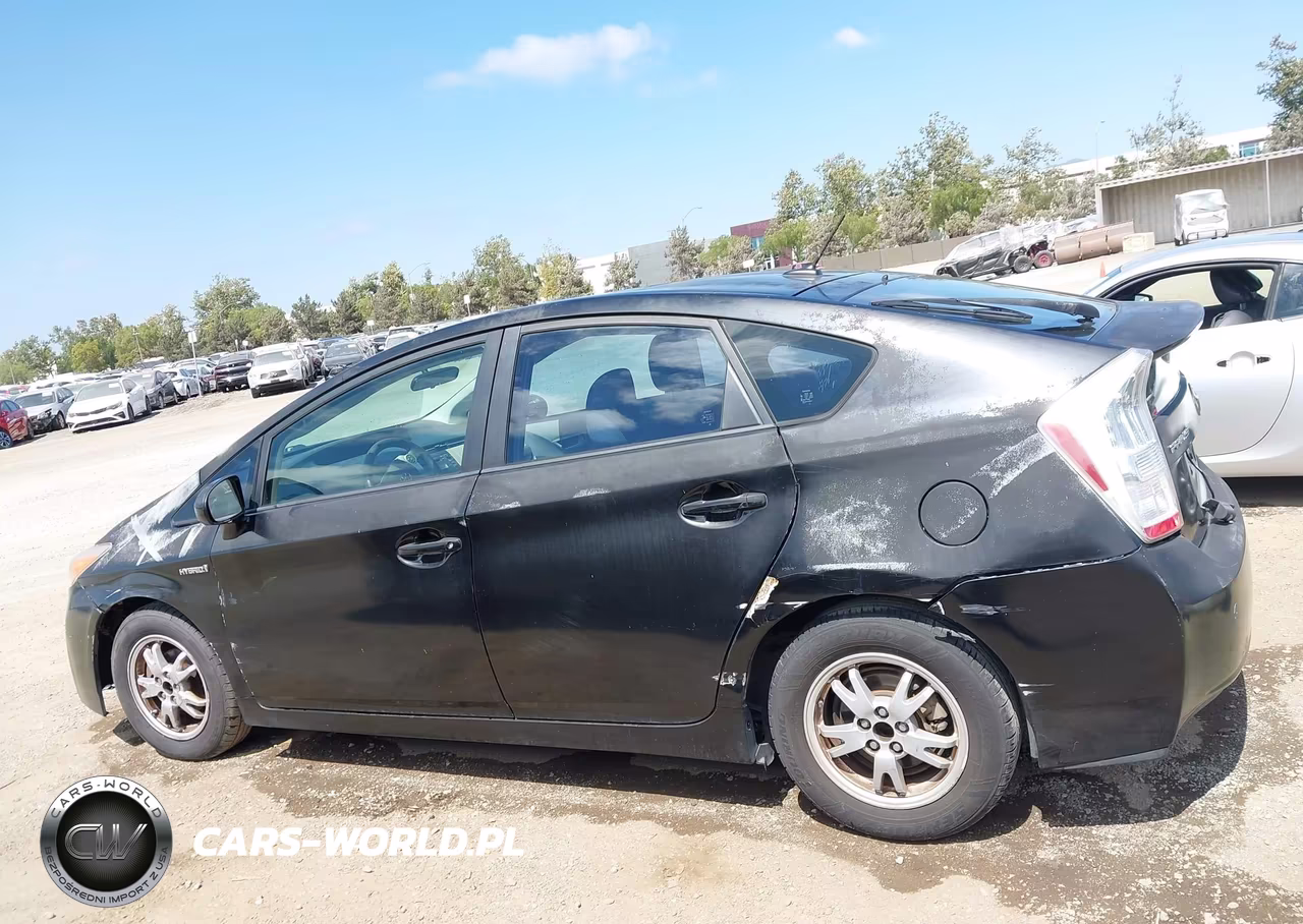 2011 Toyota Prius Two VIN:JTDKN3DU1B5302024 - 14
