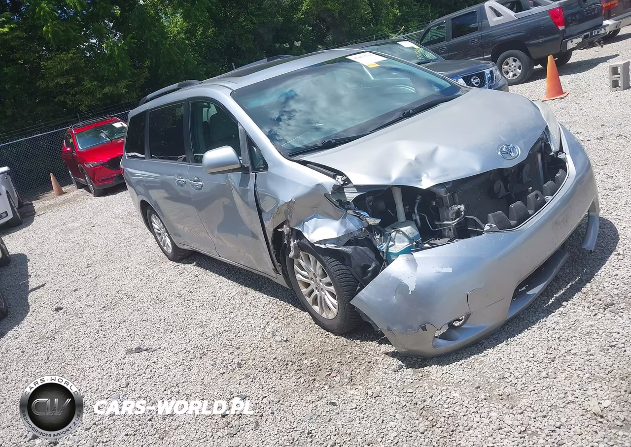 2015 Toyota Sienna Xle 8 Passenger – zdjęcie 1 z 16