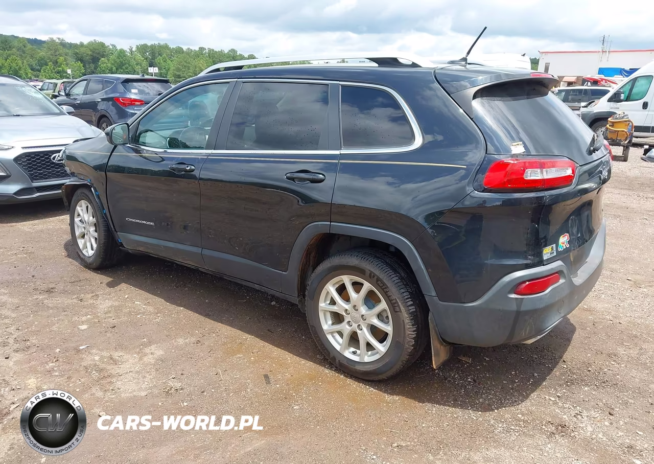 2015 Jeep Cherokee Latitude VIN:1C4PJLCS6FW689851 - 3