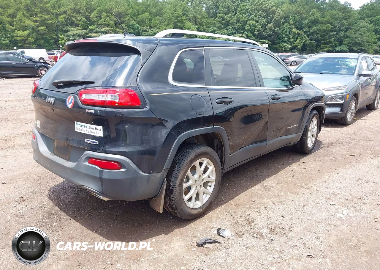 2015 Jeep Cherokee Latitude VIN:1C4PJLCS6FW689851 - 4